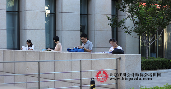 現(xiàn)場直擊：考場外的CPA“百態(tài)”|考場|家屬|(zhì)考生